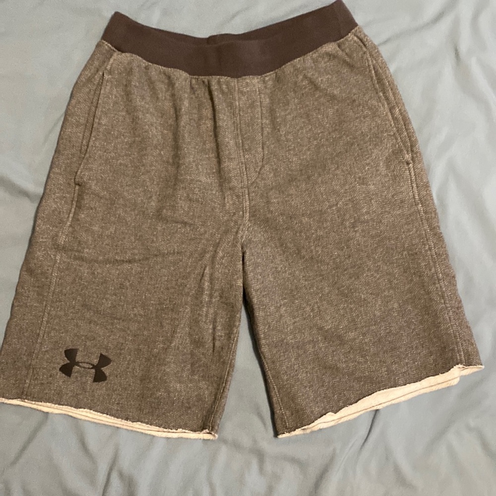 Under Armour mens shorts grey / size medium
